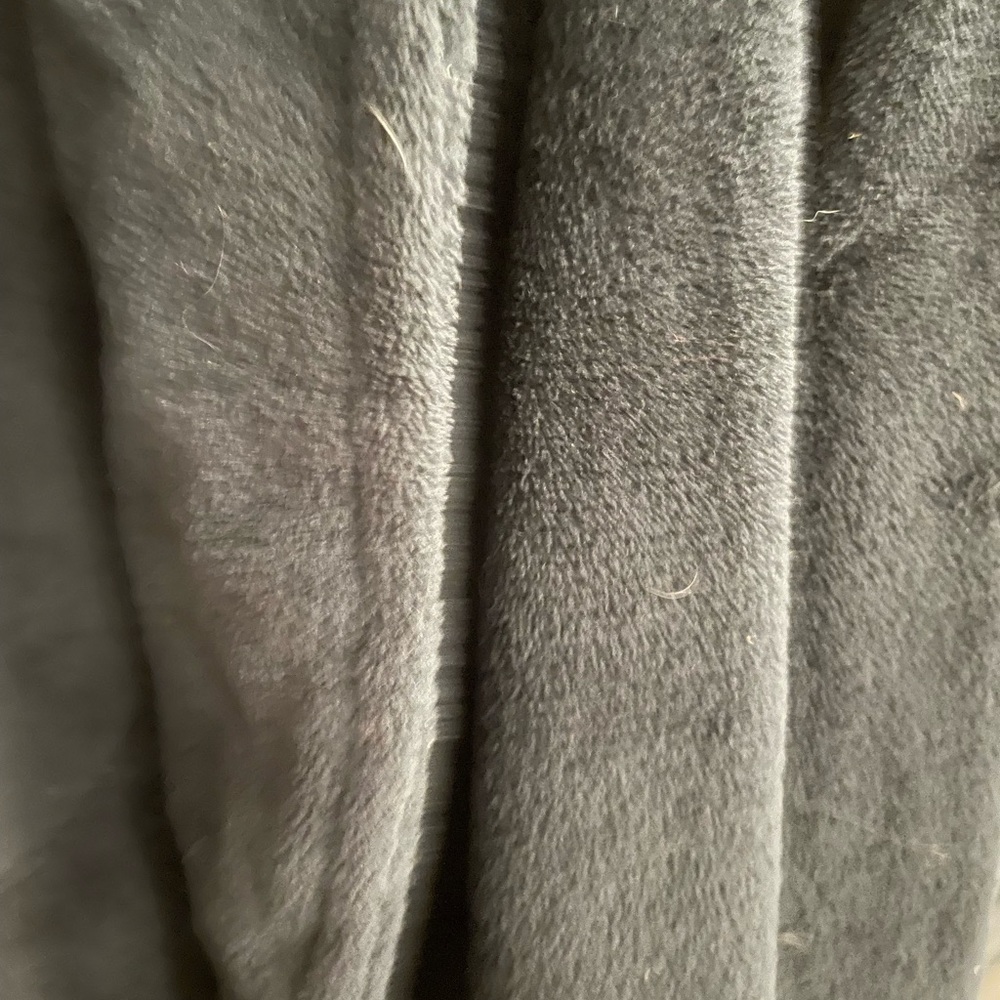 Black Robe - Picture 2 of 5